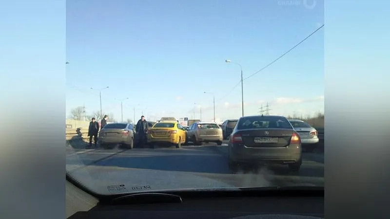 Восемь машин столкнулись на Симферопольском шоссе