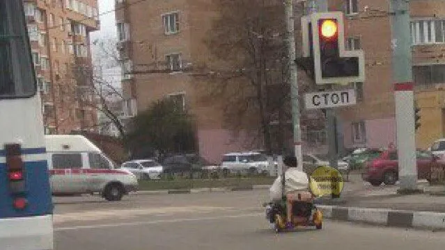Водитель гиротабуретки рассекает в Химках