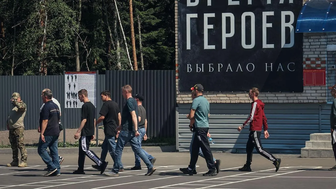 Желающих пройти службу по контракту ждут различные льготы