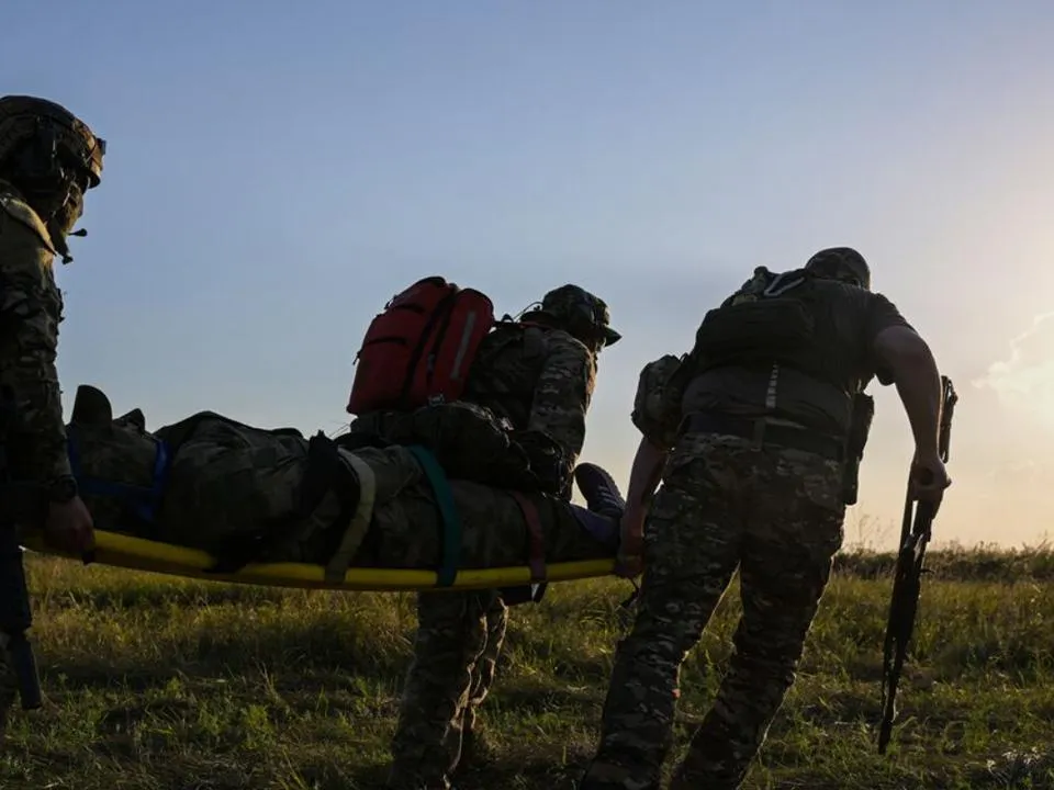 «Тащил на себе четыре километра»: сослуживцы спасли бойца СВО от неминуемой гибели
