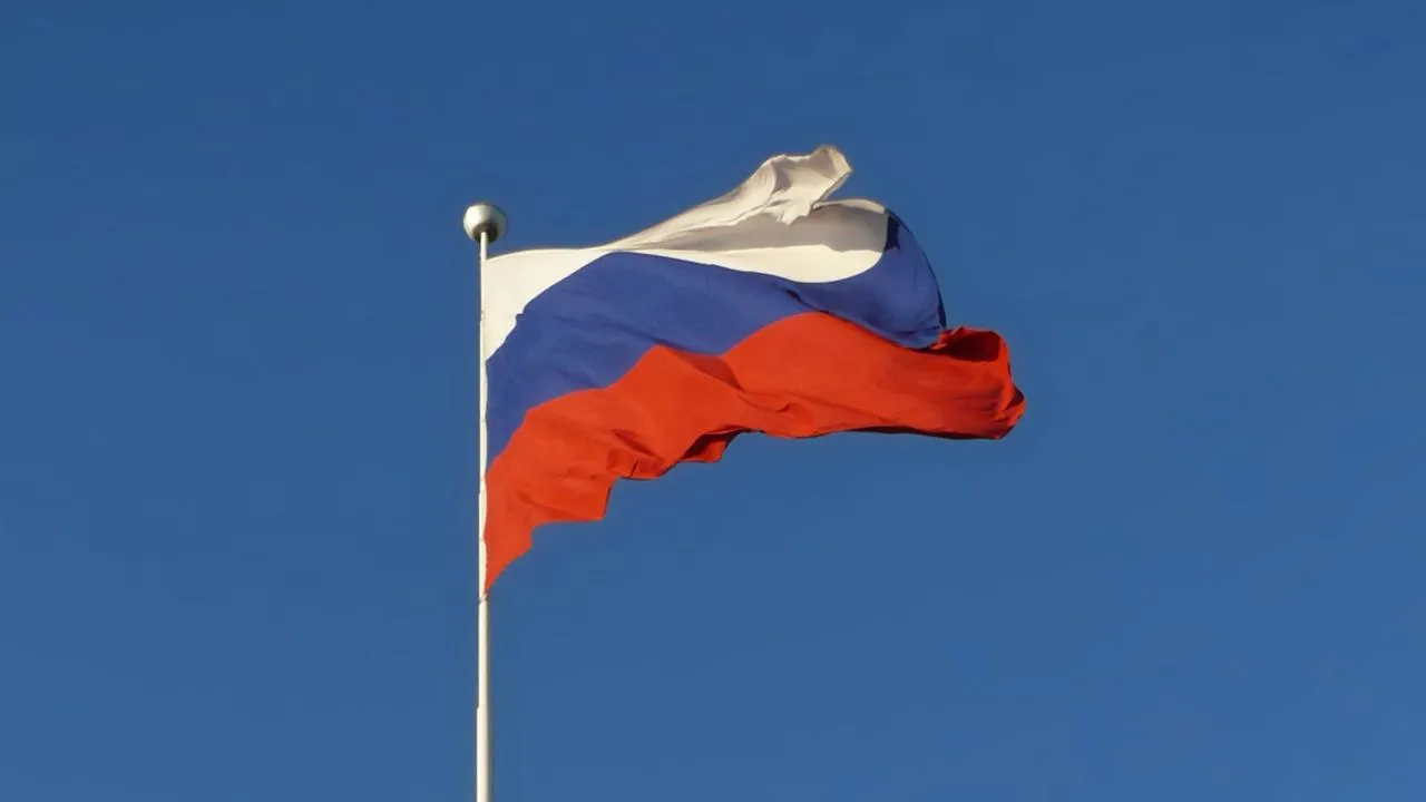 На прямой трансляции ОИ-2024 в Париже показали флаг России
