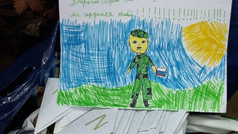 «Ребятам важна поддержка»: дизайнер из Москвы отправляет российским бойцам СВО спальники с гостинцами