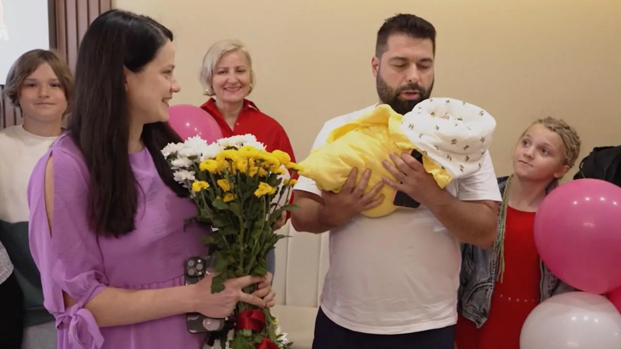 кадр из видео телепрограммы «Беременна в 45»