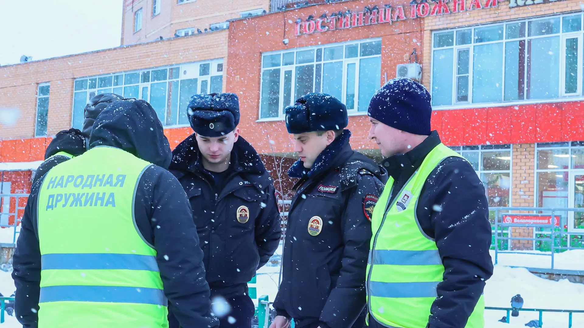 Адвокат Карабанов перечислил способы борьбы с наркозакладчиками во дворе дома