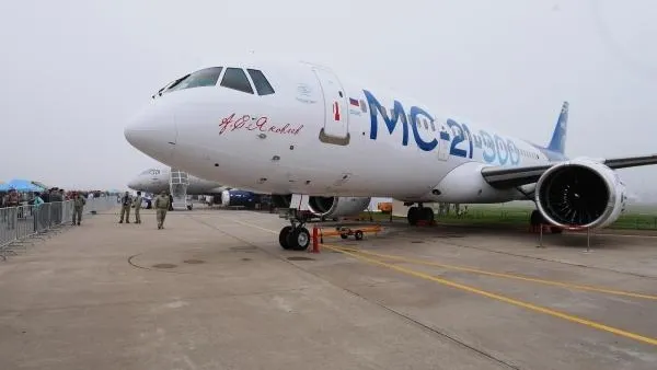 Эксперт рассказал о преимуществах самолета МС-21-300