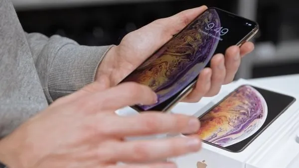 Компания Caviar выпустила iPhone XS со встроенными часами Apple Watch 4