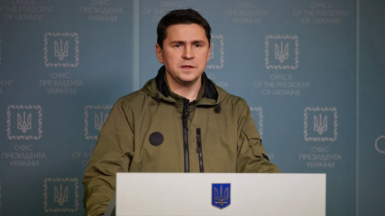 Советник Зеленского Подоляк заявил о невозможности отмены военного положения при перемирии