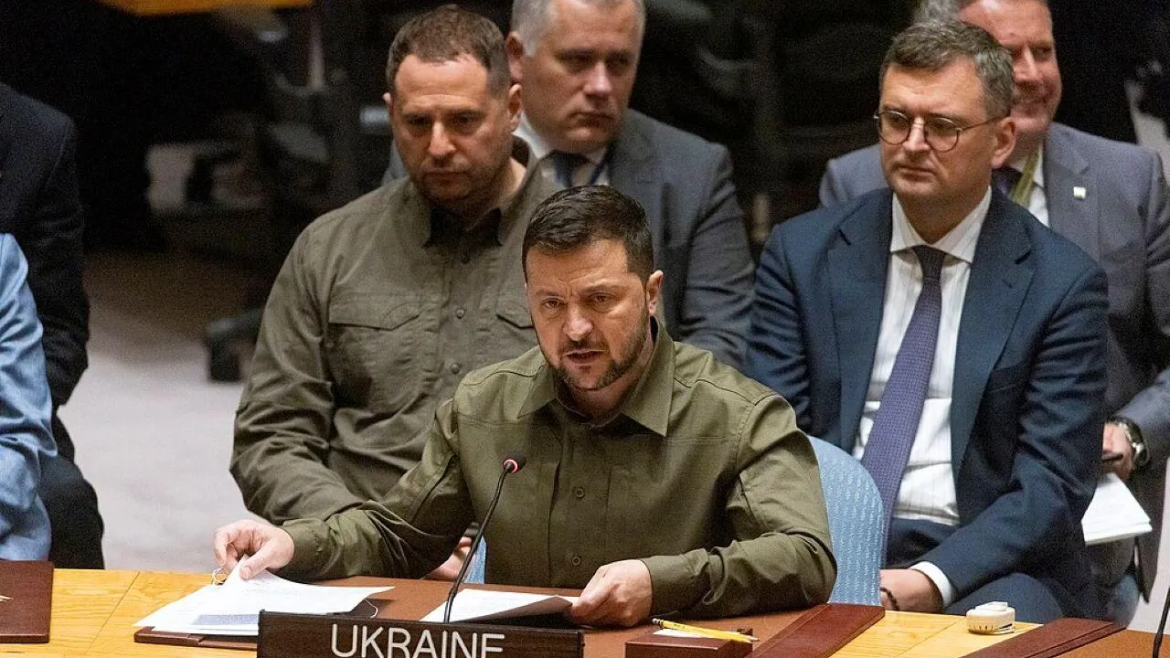 ЦИК Украины: Зеленский продолжит исполнять полномочия президента и после истечения их срока