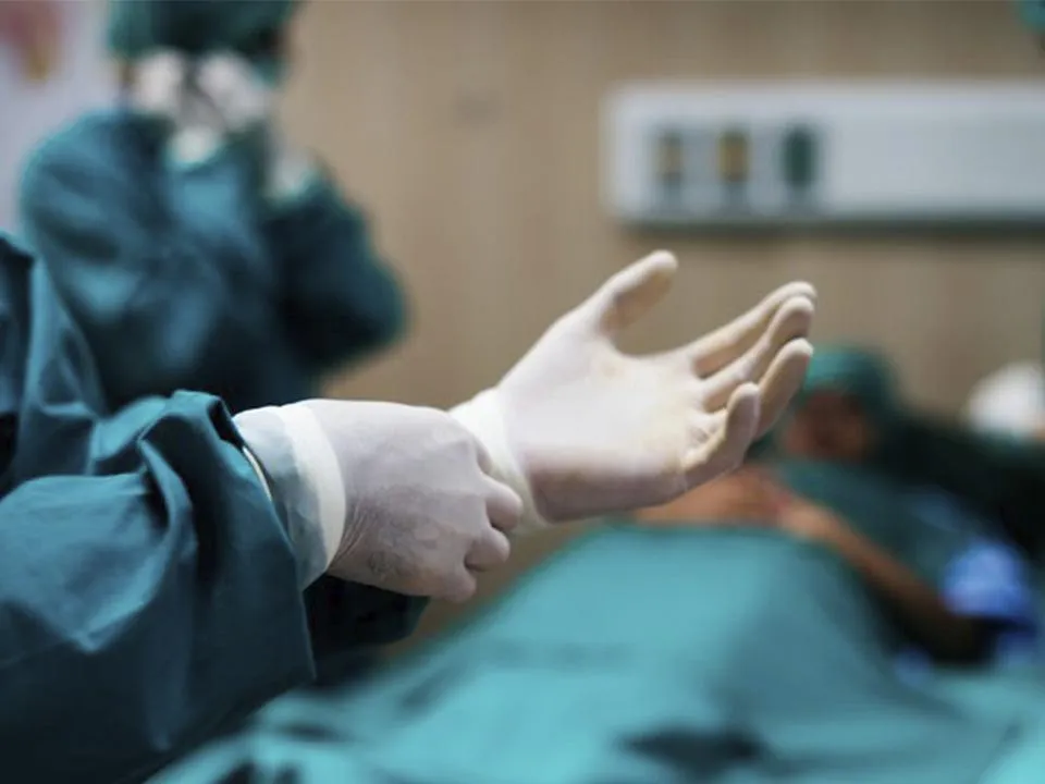 «Вызывать рвоту в данной ситуации нельзя»: видновские врачи спасли младенца, глотнувшего жидкость для розжига