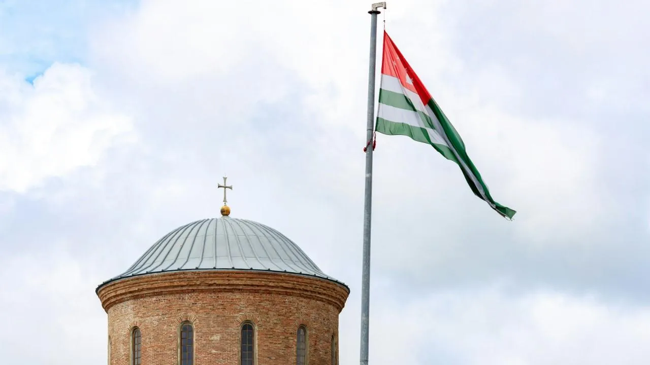 В парламенте Абхазии объяснили отмену сессии по ратификации соглашения с РФ об инвестициях