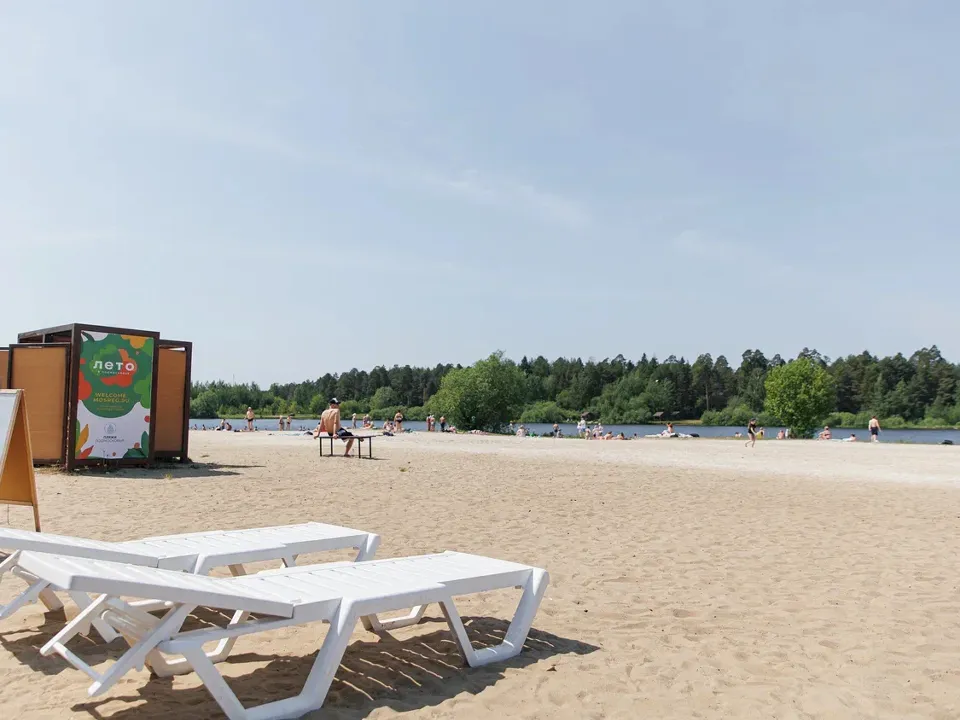 Пляж на Исаакиевском озере в Орехове-Зуеве. Фото: пресс-служба губернатора и правительства Московской области