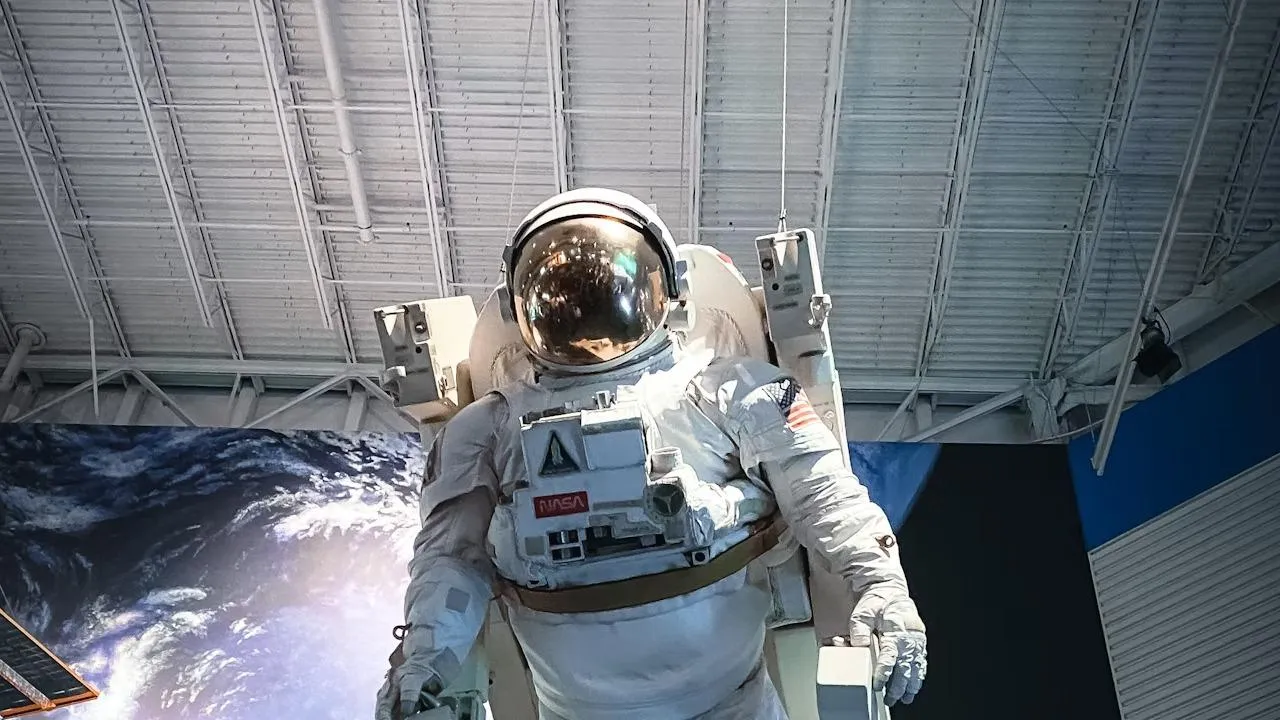 Crew Dragon отстыковался от МКС: космонавт Горбунов возвращается на Землю