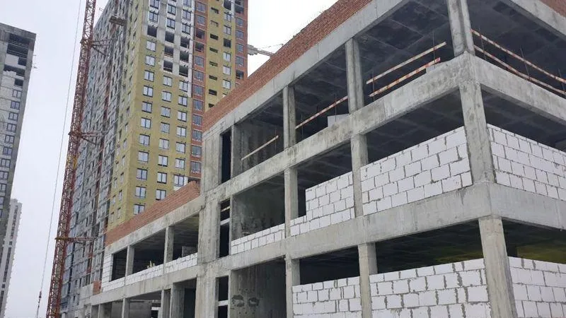 В селе Новоивановское Одинцовского округа завершили строительство каркаса здания детского сада