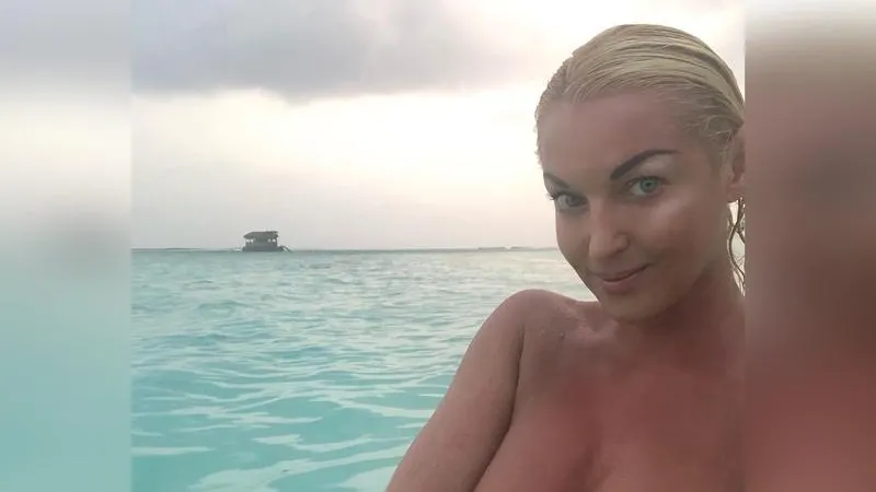 Анастасия Волочкова снова обнажилась