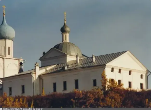 Церковь Покрова Пресвятой Богородицы на территории Высоцкого монастыря. Фото 1999 г.