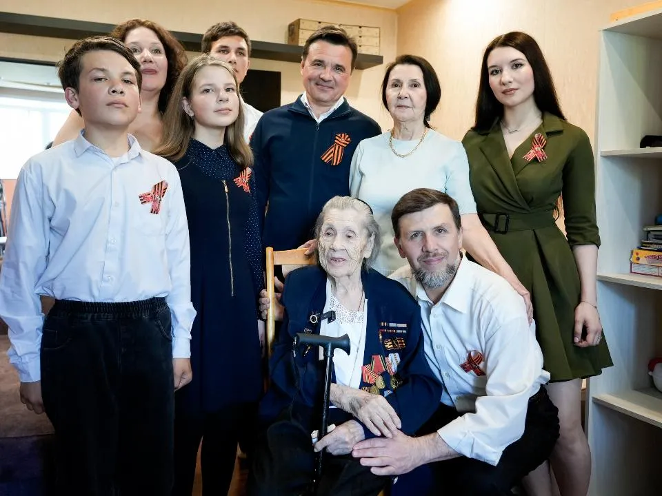 Губернатор Подмосковья поздравил с Днем Победы ветерана Великой Отечественной войны Клавдию Ровинскую