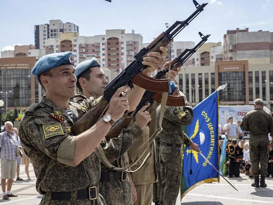 «Этот конфликт отличается от того, чему нас учили»: ветеран ВДВ рассказал, как помогает подготавливать бойцов СВО