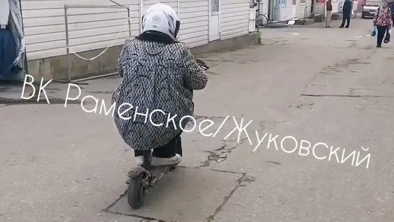 Пенсионерка из Раменского, которая гоняет на электросамокате, удивила горожан