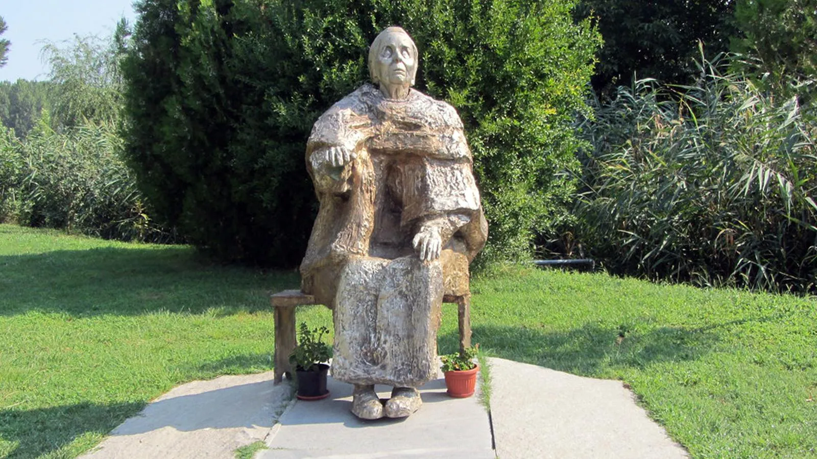 памятник Ванге в Рупите