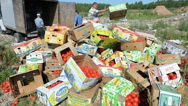 На Калужском шоссе раздавили контрабандные продукты питания