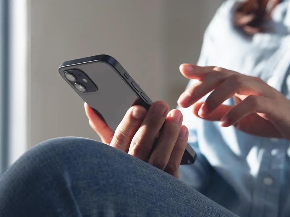 Мошенники получают доступ к камере через вирус в фотоархиве: как защитить свой телефон