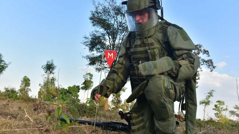 Боец СВО рассказал, как его товарищ молотком обезвреживал вражеский снаряд