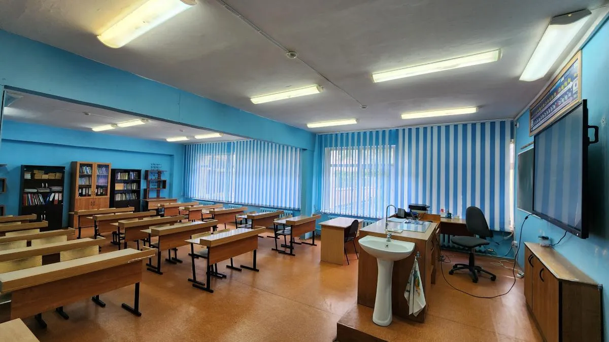 «Бездумная кнопка “сделать за меня”». Рособрнадзор ужесточает подход к «домашке» из-за нейросетей