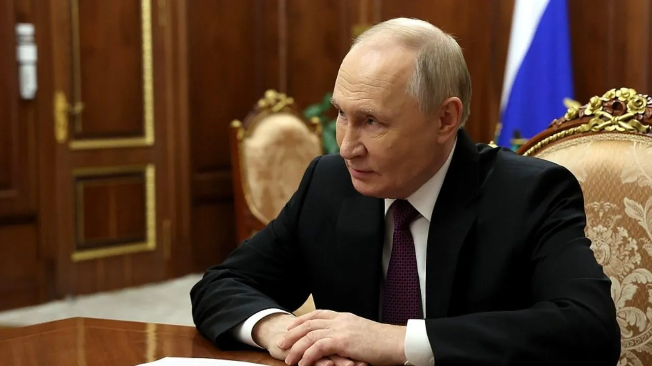 Путин высказался о мошенничестве с помощью телефонов и Сети в РФ