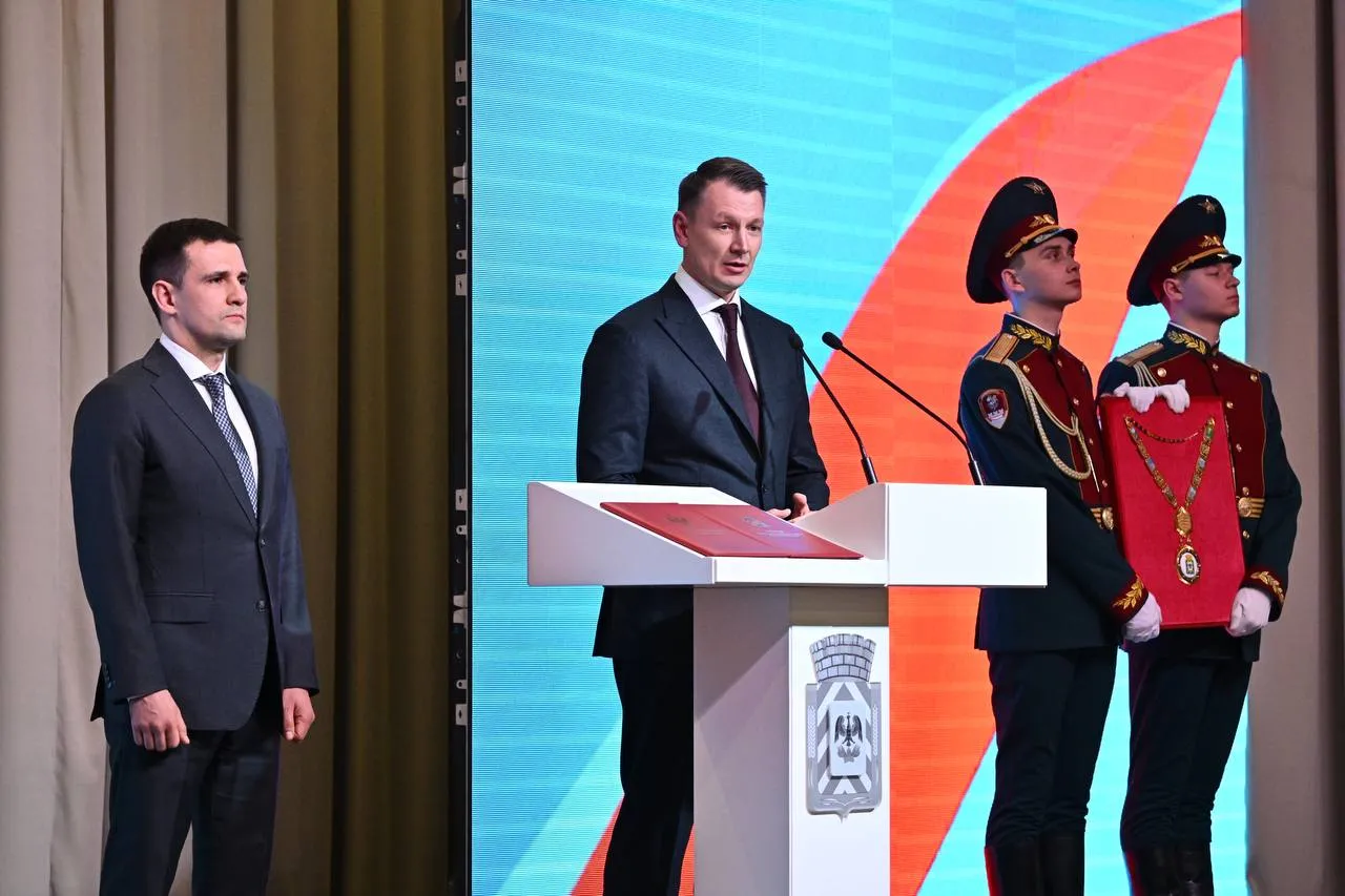 Глава Ленинского округа Станислав Каторов в ходе присяги. Фото: ТГ-канал администрации Ленинского