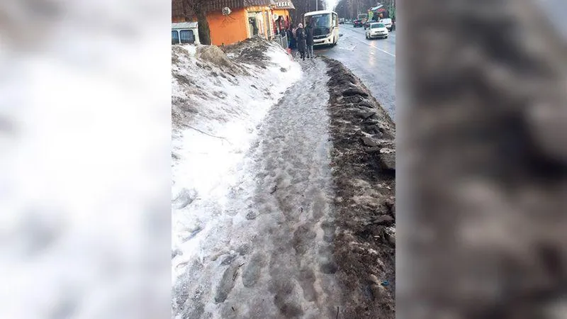 «Ждут, пока люди травмируются»: в Долгопрудном жалуются на нерадивых коммунальщиков