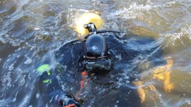 Труп мужчины выловили из водоема в Подмосковье