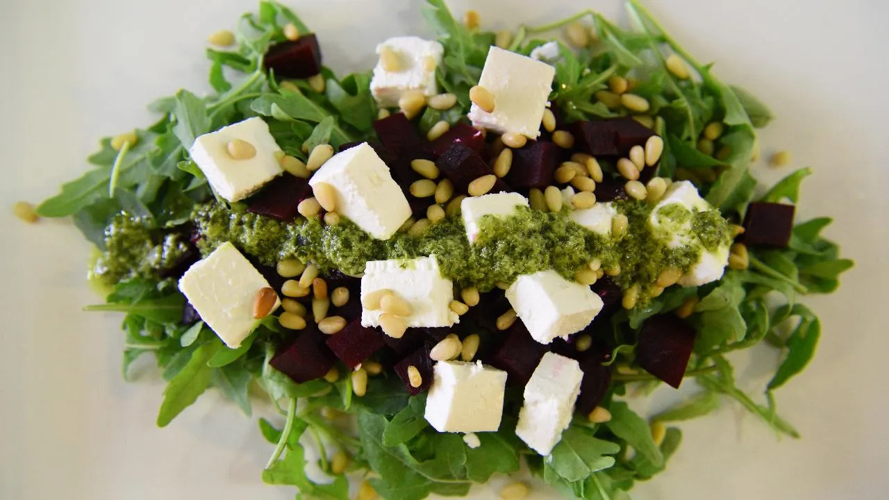 Главный диетолог Подмосковья рекомендовала отказаться от диет перед Новым годом