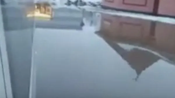 Озеро разлилось на автовокзале в Дмитрове