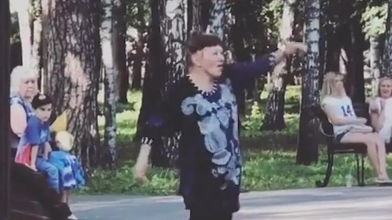 «Бабушка, это не клуб!»: пенсионерка зажгла в парке Ногинска