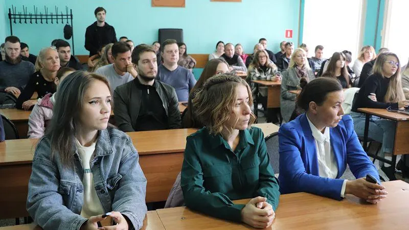 Денис Семенов посетил филиал РГСУ, расположенный в Павловском Посаде