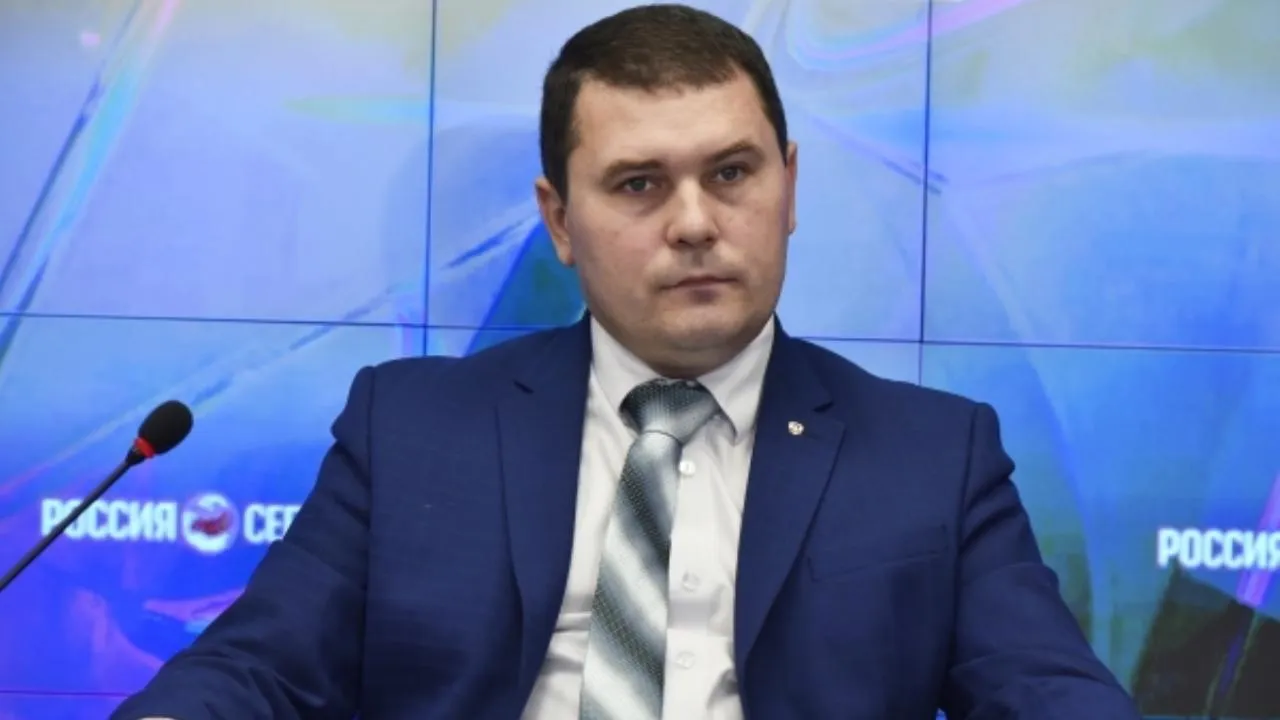 Крымский политик назвал Шольца безграмотным и узконаправленным человеком