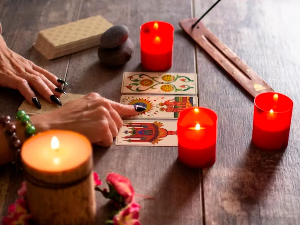 «Стоят на службе у государства»: выяснилось, как мировые лидеры пользуются услугами эктрасенсов