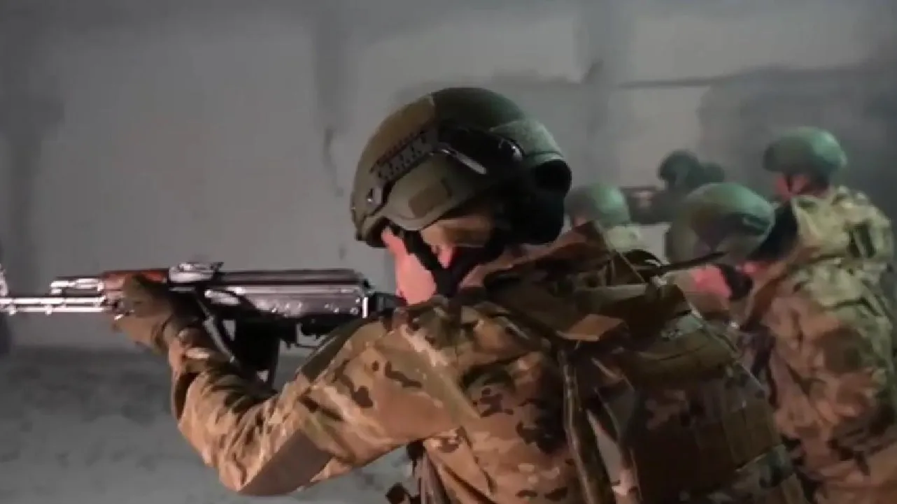 Скриншот из видео РИА Новости о тренировке батальона им. Б.Хмельницкого