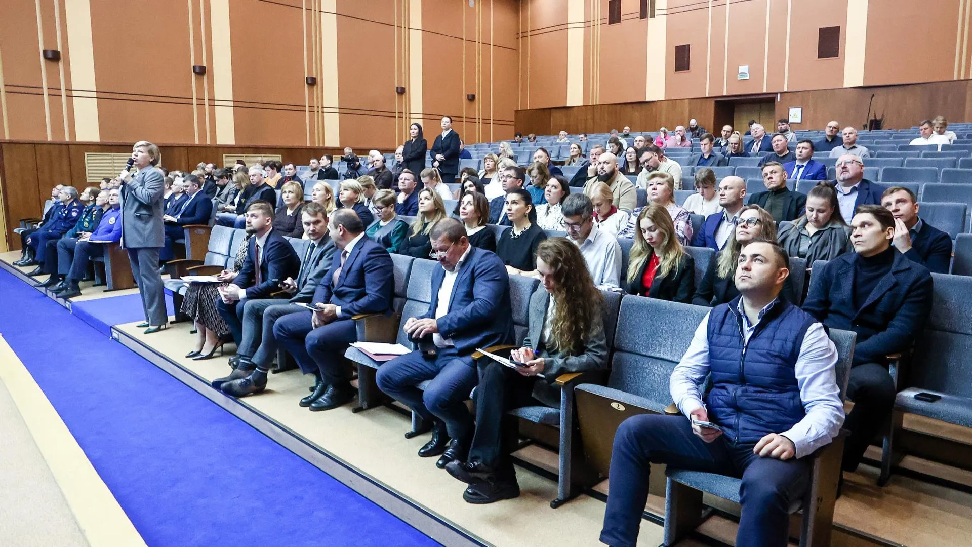 Глава Красногорска обсудил на совещании зимнее содержание города и праздничный досуг