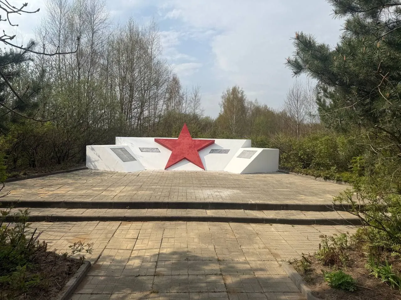 Обновленный к празднику обелиск в наукограде. Фото: пресс-служба главы г. о. Черноголовка&nbsp;