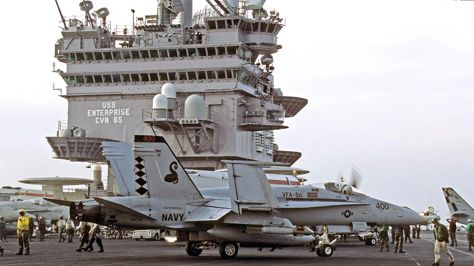Авианосец USS Enterprise в Персидском заливе, 24 января 2004 года. Björn Trotzki