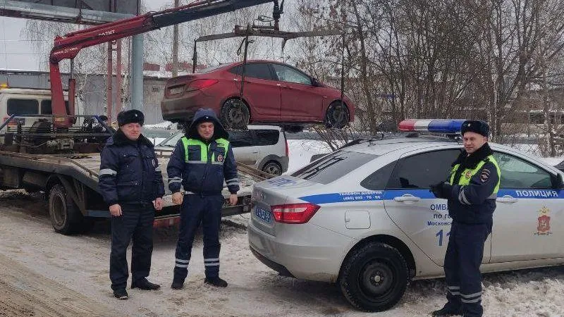 Возле аэропортов и ж/д станций Подмосковья нашли 40 нелегальных перевозчиков