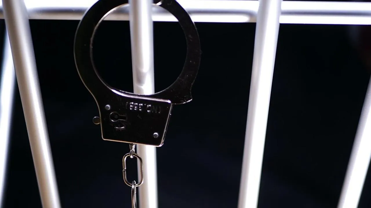 «Вышли за хлебом и увидели это»: женщина занялась сексом перед торговым центром