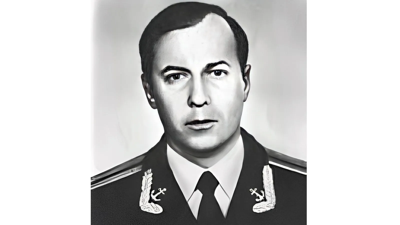 Капитана I ранга Евгений Ванин. Погиб вместе с подлодкой «Комсомолец» в Норвежском море