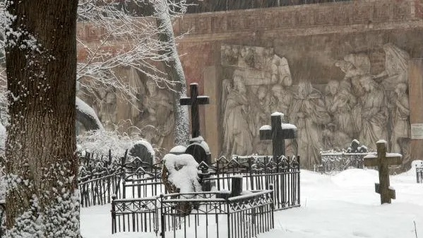 Все кладбища Подмосковья необходимо привести в порядок до 15 апреля - министр