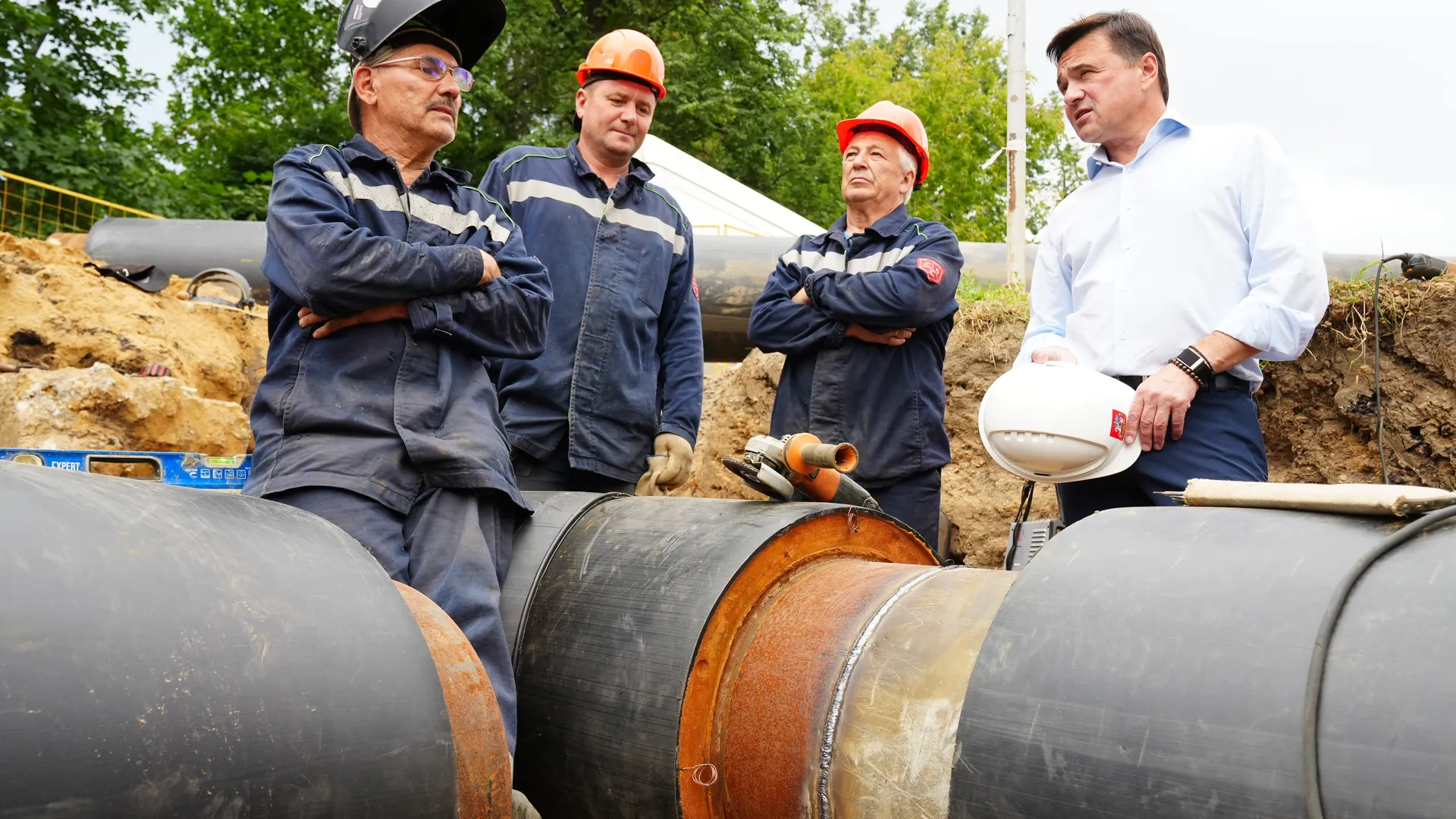 Андрей Воробьев проверил модернизацию теплосетей в Дмитровском округе
