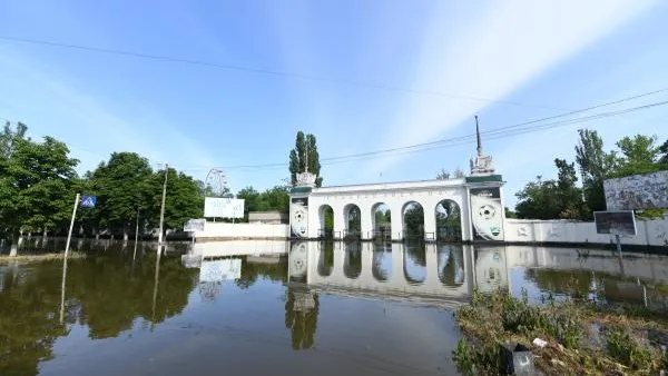 Подтопление стадиона «Энергия» в Новой Каховке после разрушения Каховской ГЭС