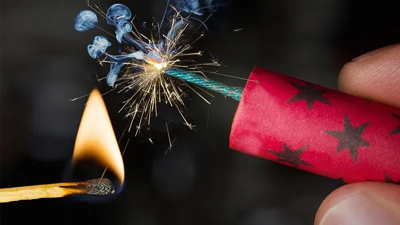 Вечеринка просто fire: что делать, если в твой дом прилетел фейерверк от буйных соседей?