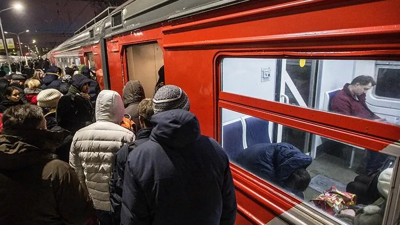 Жители Рижского направления не могут добраться в Москву из-за задержки электричек