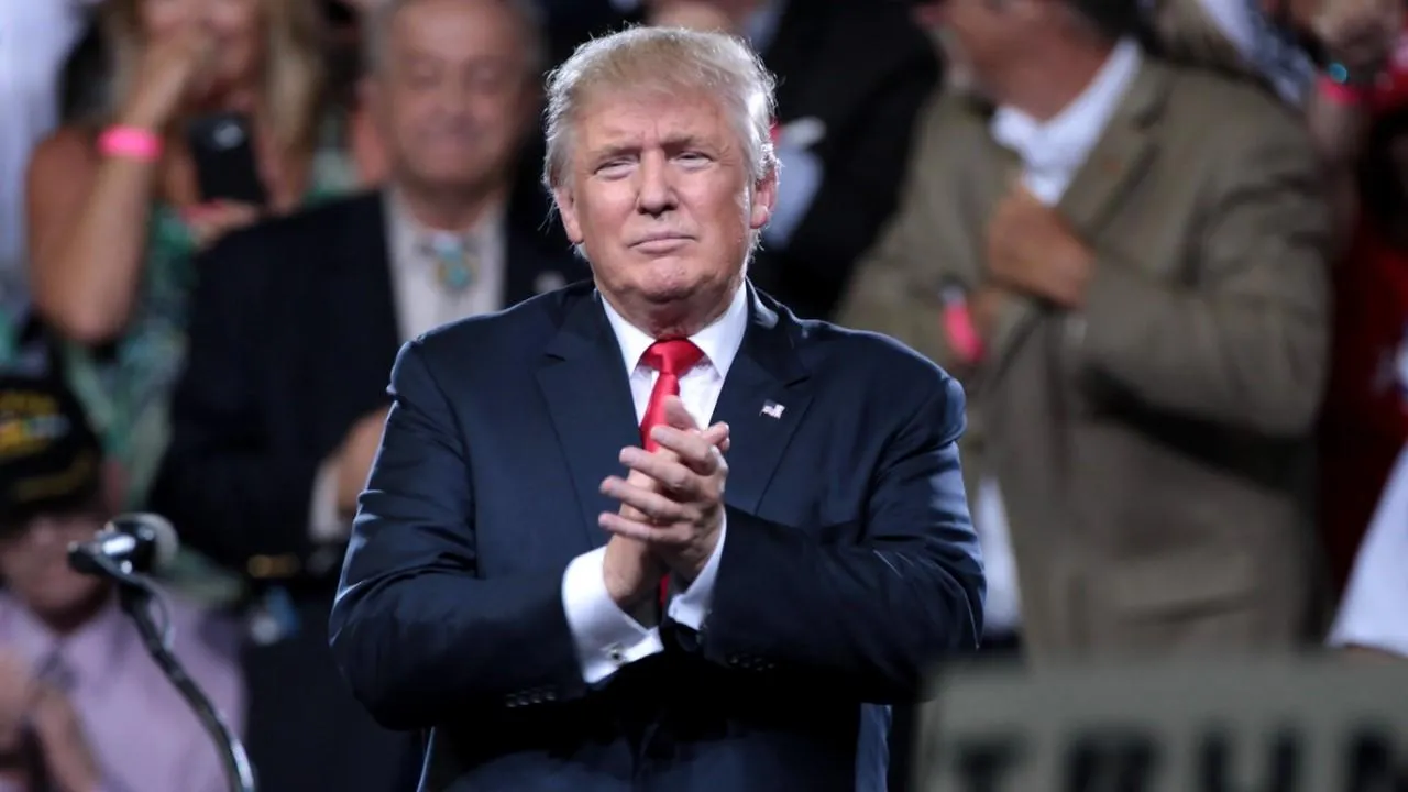 Зеленский потребовал от Трампа приехать на Украину